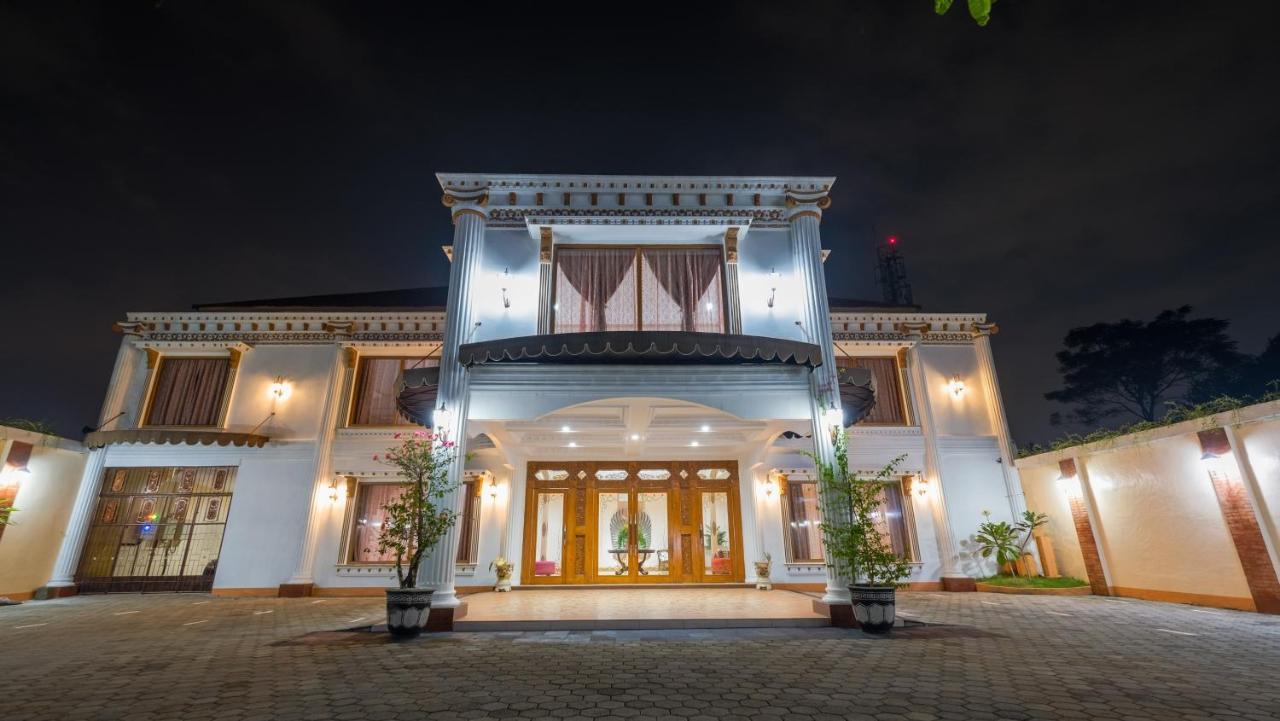 Sartini Inn Jogja Jogjacarta Exterior foto