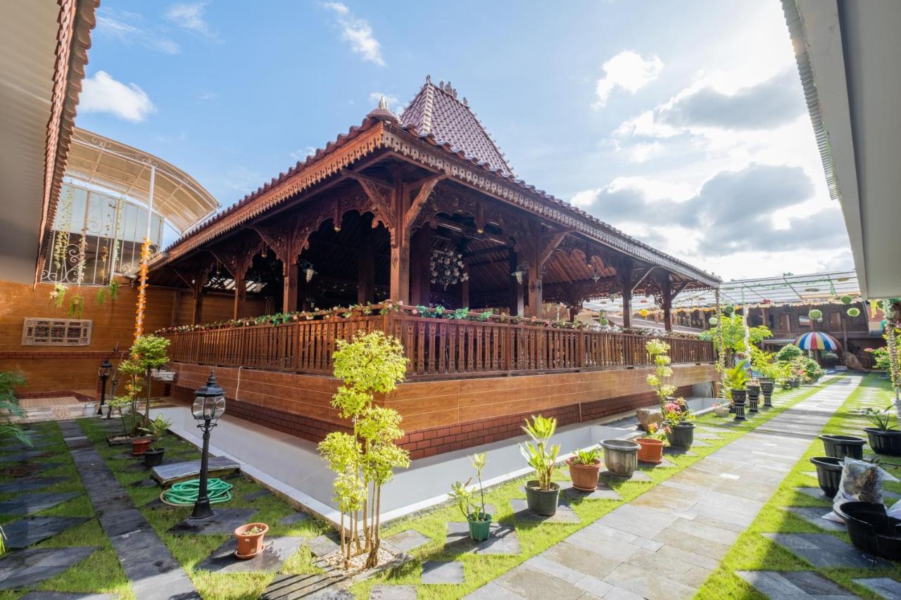 Sartini Inn Jogja Jogjacarta Exterior foto