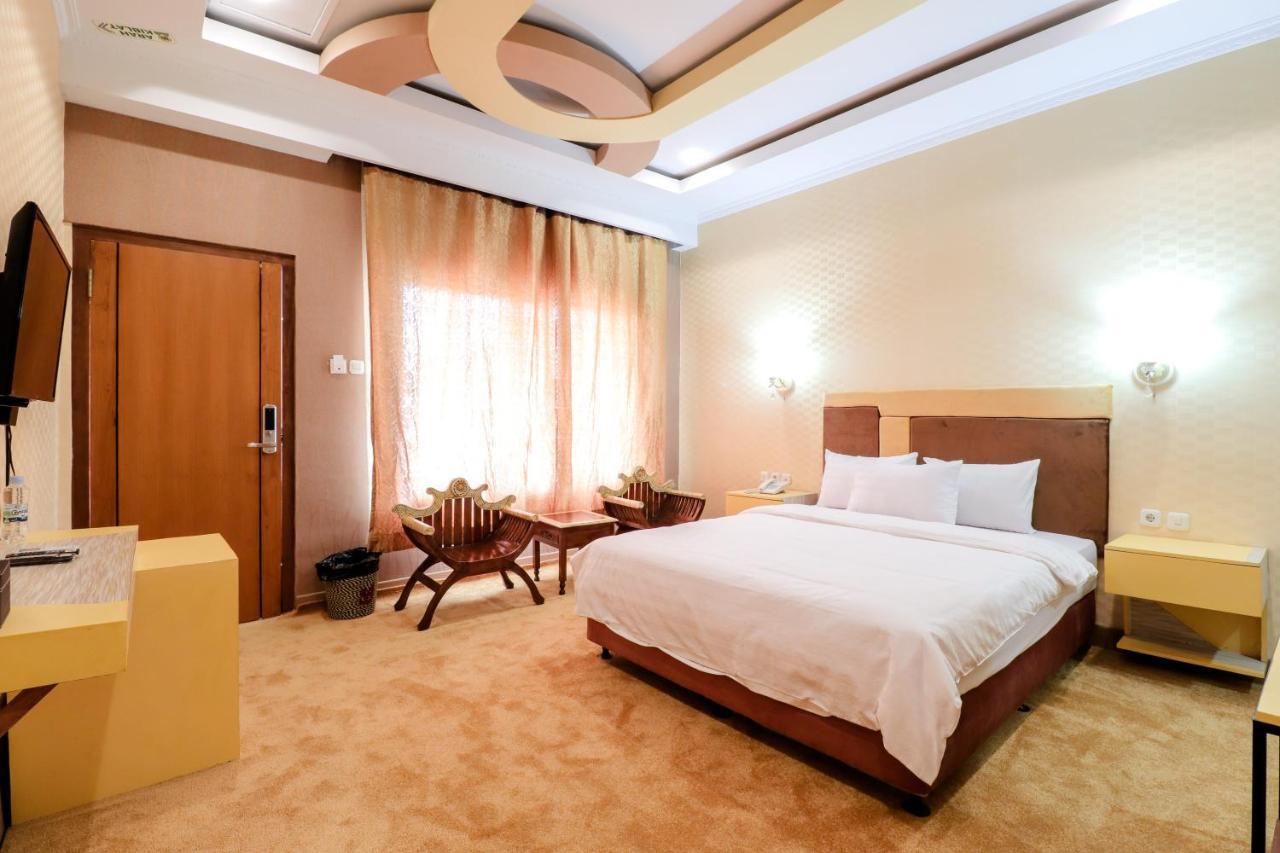 Sartini Inn Jogja Jogjacarta Exterior foto