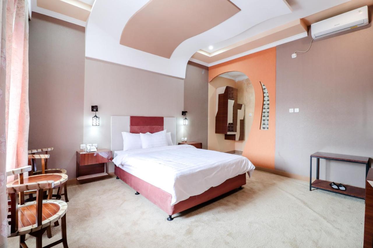 Sartini Inn Jogja Jogjacarta Exterior foto