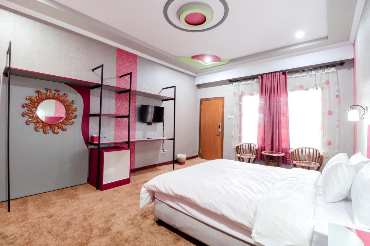 Sartini Inn Jogja Jogjacarta Exterior foto