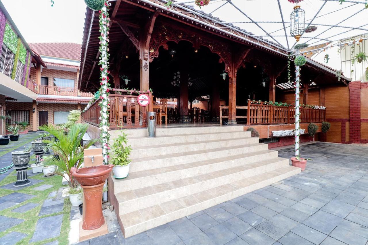 Sartini Inn Jogja Jogjacarta Exterior foto