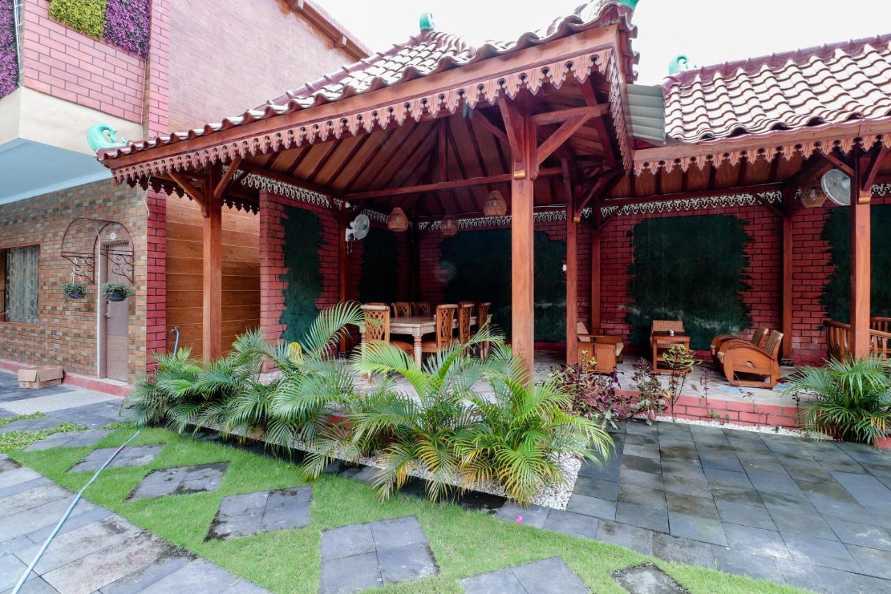 Sartini Inn Jogja Jogjacarta Exterior foto